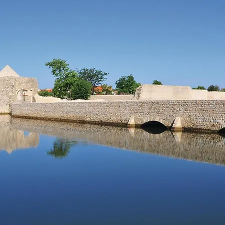 2 Bedroom Stunning In Apartament