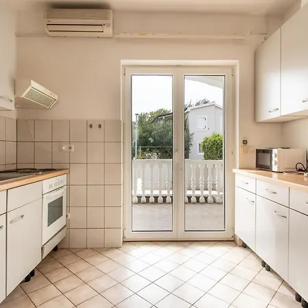 Pet Friendly In With Wifi Apartman Nin