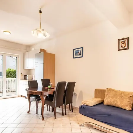Stunning In With Kitchen Apartment *