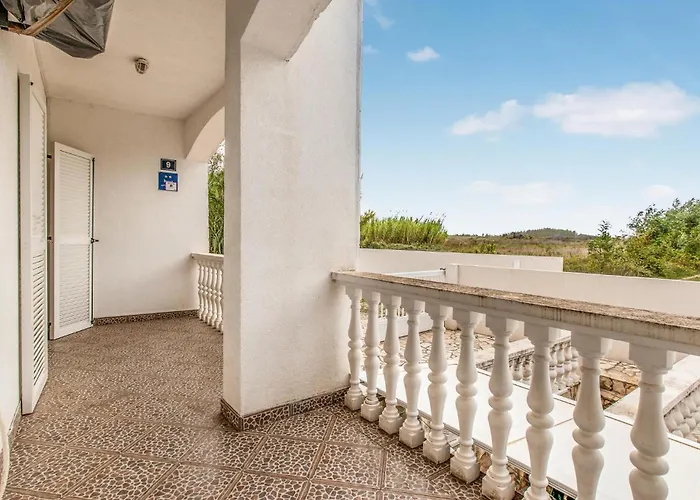 2 Bedroom Stunning In Nin